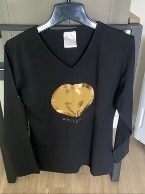 Gucci Black Long Sleeve Tee with Gold Heart Logo 95% Cotton 5 Spandex Large New